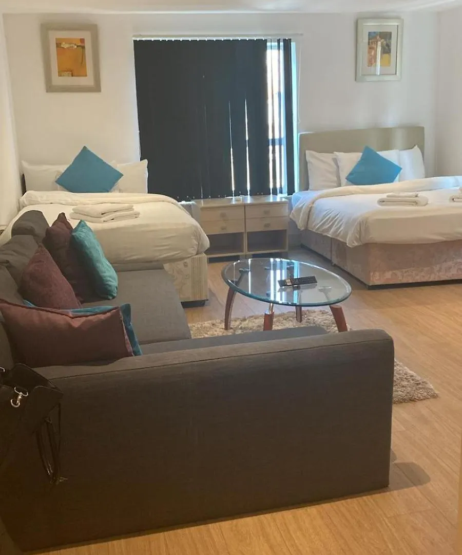 Heads On Bed -Canary Wharf Docklands Apartments For The Larger Groups London