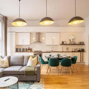 Apartment Three Bed With City View Shoreditch Perfect For Business Corporate By Belvilla, London