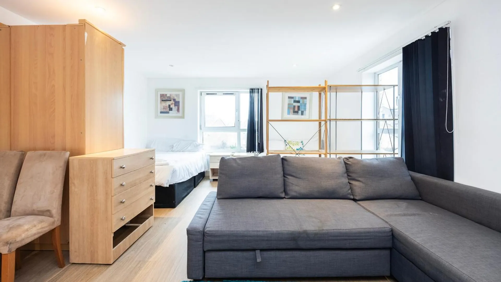 Heads On Bed -Canary Wharf Docklands Apartments For The Larger Groups London